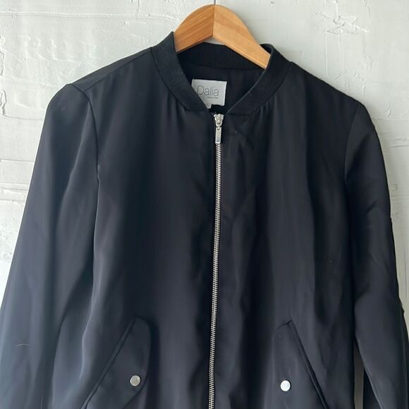 Classic Black Zip-Up Track Jacket - Ribbed Cuffs & Elastic Bottom Size Small - Picture 1 of 4